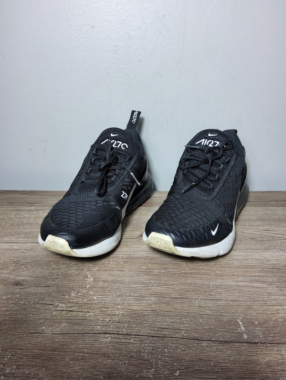 Nike Air Max 270 Women's Size 8 Sneakers Black White